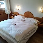 韦盖纳酒店 3*